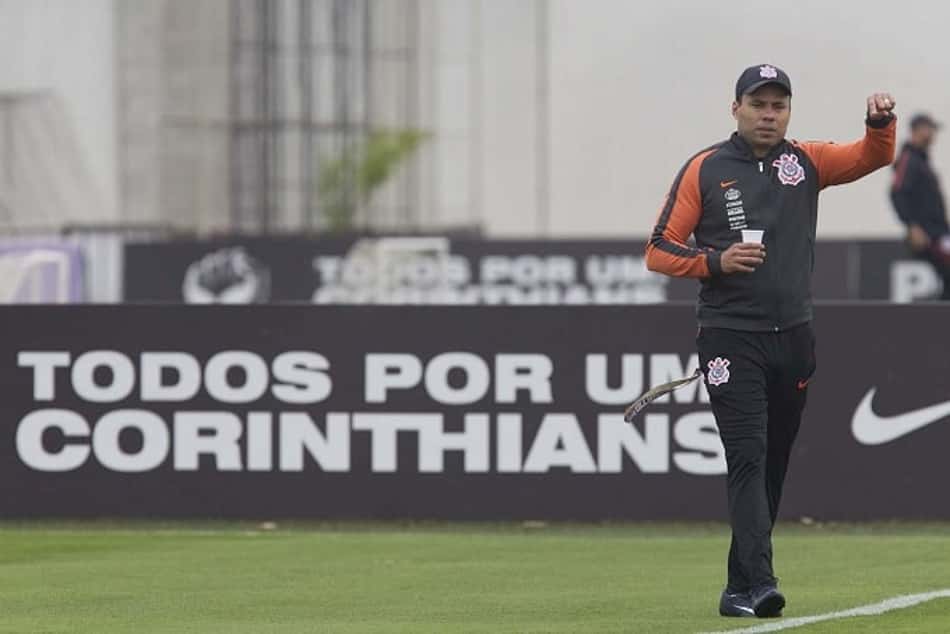 Com Jadson e Carlos, Jair começa a armar Corinthians para o Majestoso