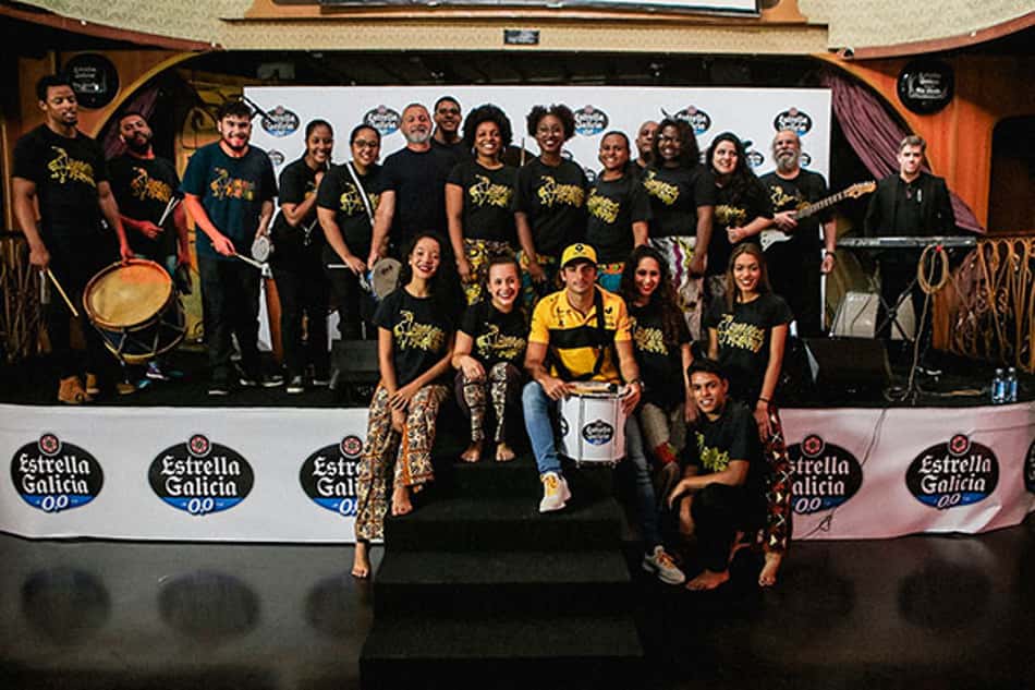 F1: Carlos Sainz mostra sua ginga em evento de patrocinadora da Renault