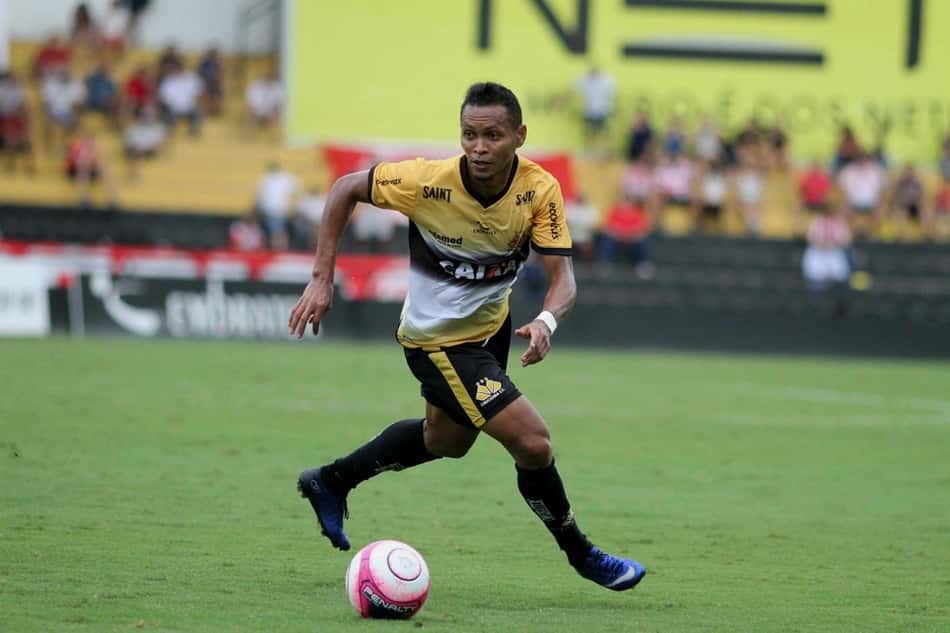 Atleta do Criciúma pede 'vergonha na cara' para sair de situação delicada