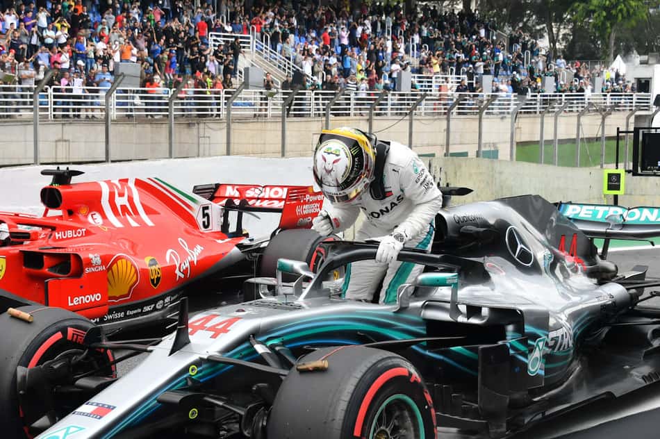 Em dia de "chove, não chove", Hamilton conquista a pole para o GP do Brasil