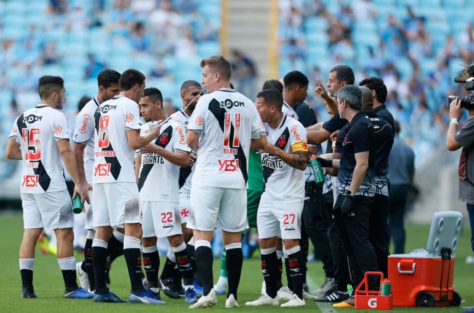Vasco: não é hora de evoluir, mas de vestir a camisa em prol da instituição