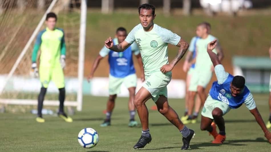 Na Chape, Vinícius volta ao Paca: 'Lugar em que tenho muita história'
