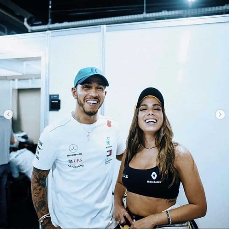 Anitta revela mensagem de Lewis Hamilton antes de cirurgia do pai para retira de câncer