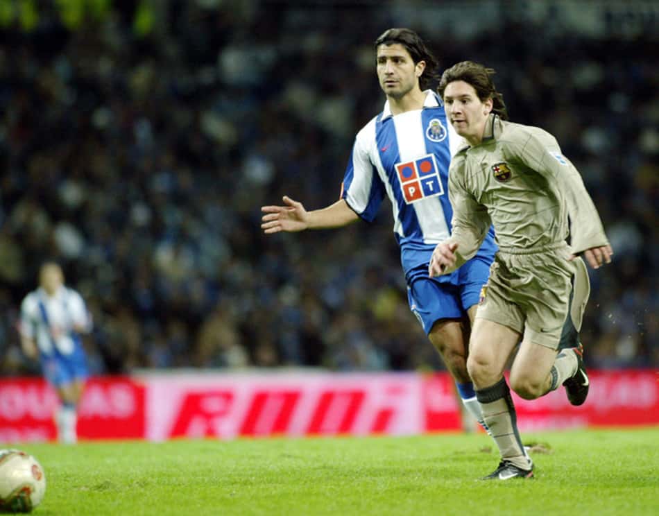 Lionel Messi em sua estreia como profissional