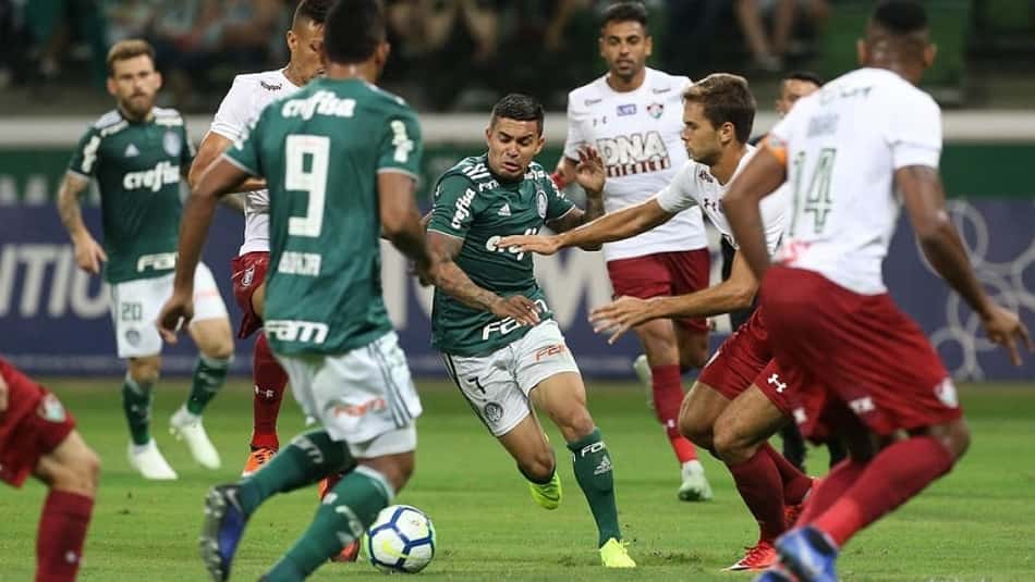 Super-Raio X: Contra o Flu, Dudu igualou recorde de faltas sofridas em um jogo do Brasileirão-2018