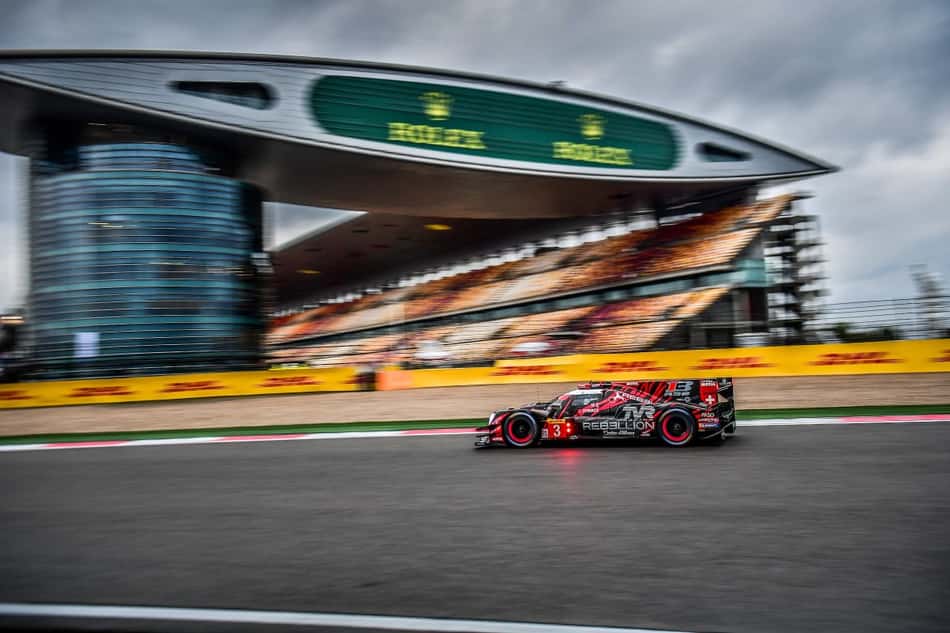 Bruno Senna larga em 3º e pressiona Toyota na China