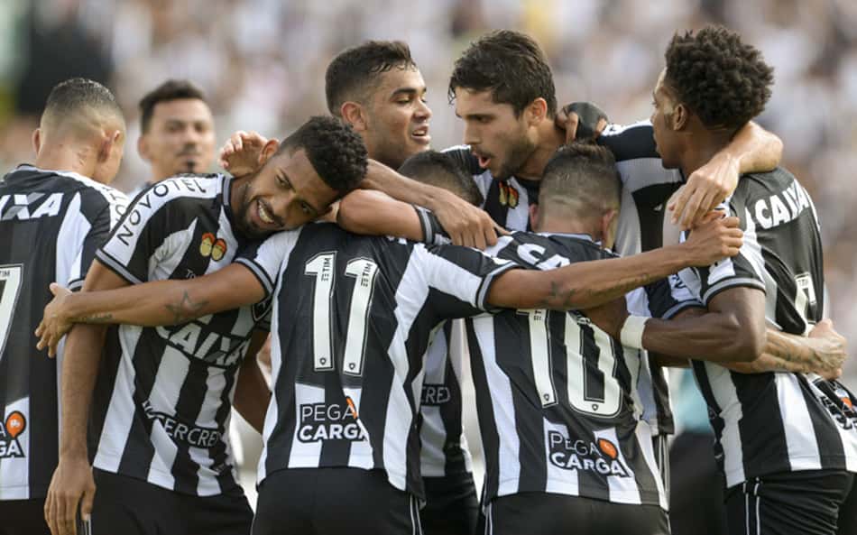 Botafogo alcança a quarta vitória seguida, se aproxima do G6 e trava a luta do Internacional pelo título