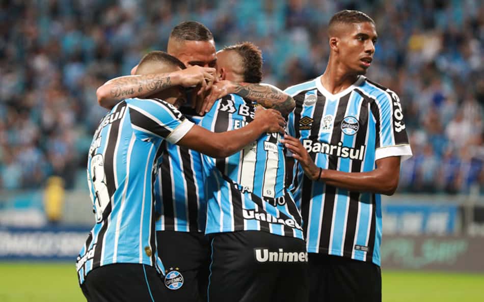 Grêmio passa fácil pela Chapecoense e se garante na Libertadores