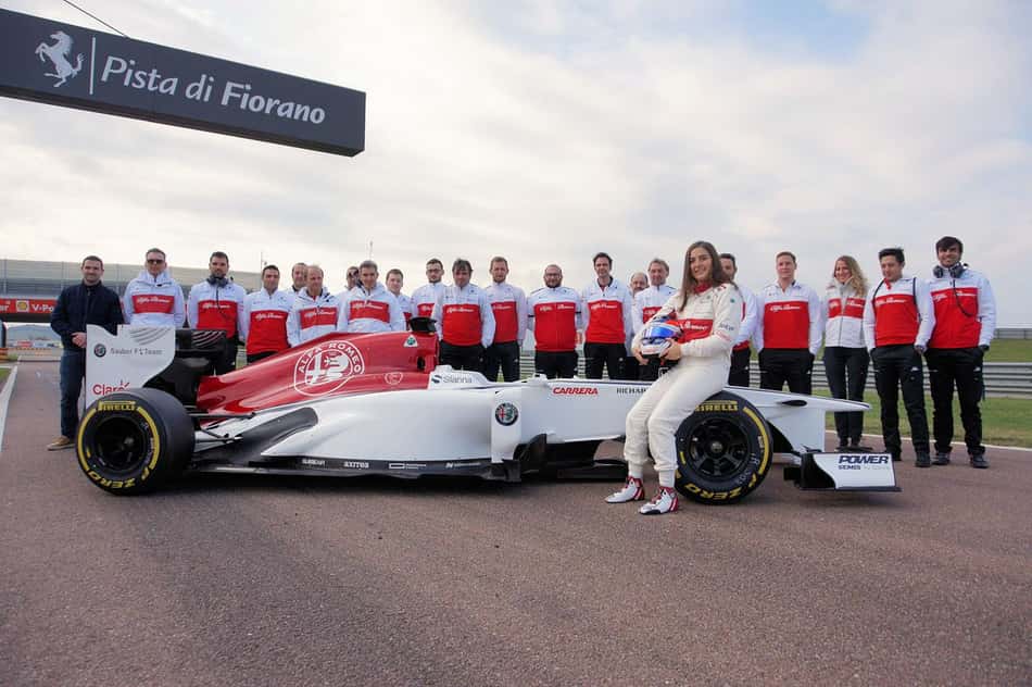 Tatiana Calderon completa 202 voltas em teste da Sauber