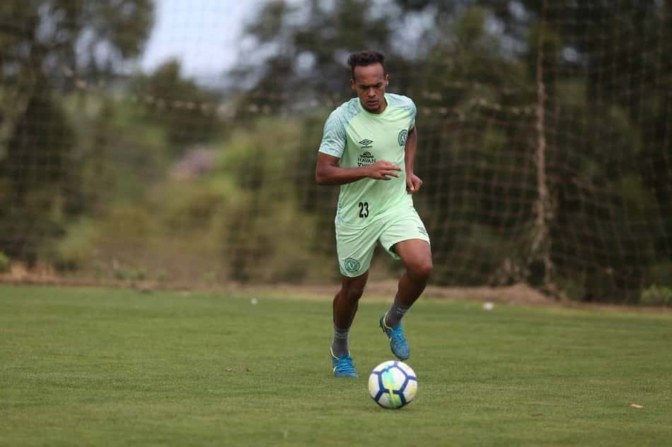 Bahia e Ceará observam lateral-esquerdo da Chapecoense