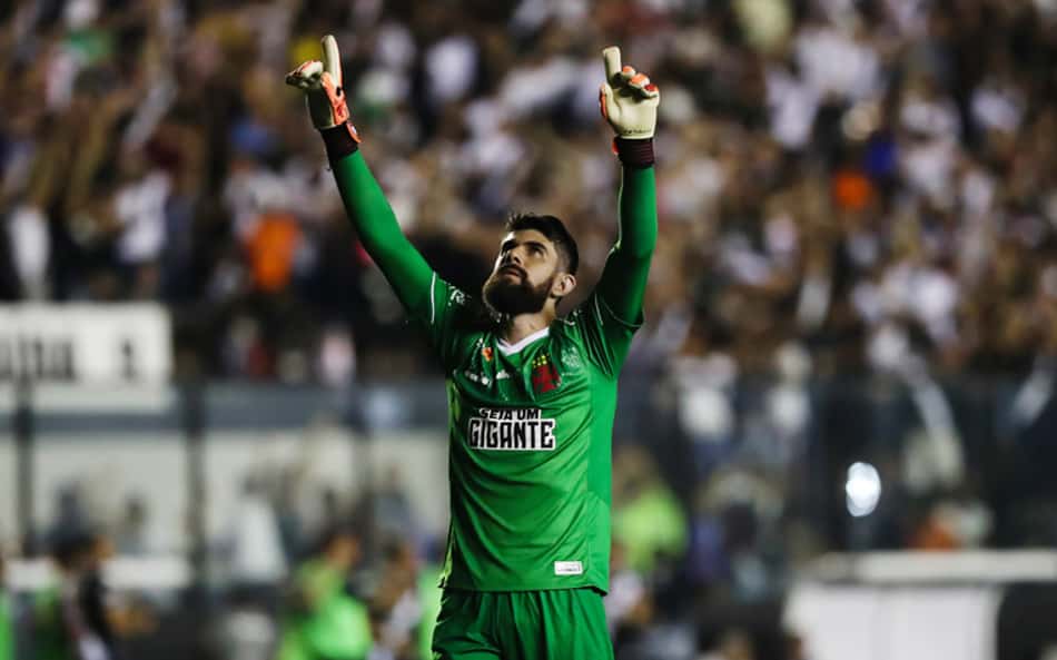 Fernando Miguel vibra com atuação na vitória do Vasco: 'É gratificante'