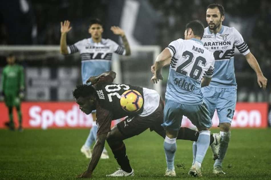 Milan leva gol no fim da Lazio e segue fora do G4 do Italiano