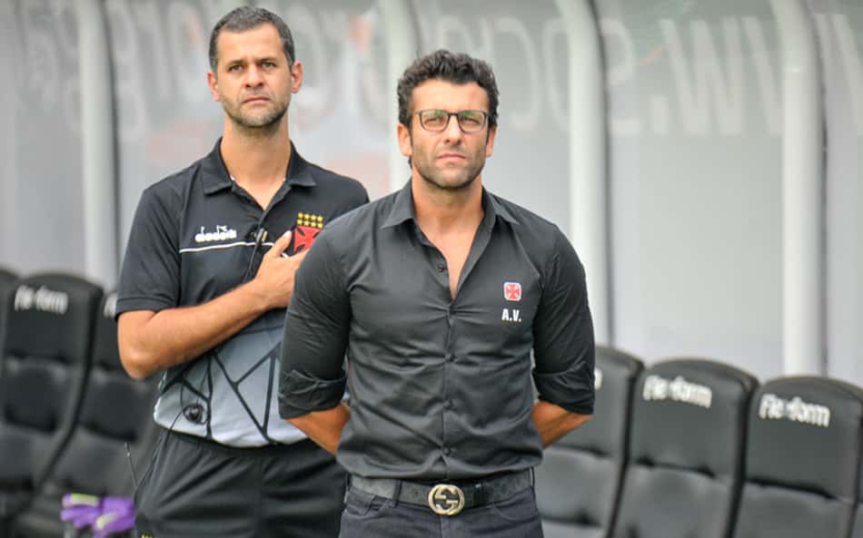 Alberto Valentim durante Vasco x Palmeiras neste domingo. Confira a seguir a galeria especial do LANCE!