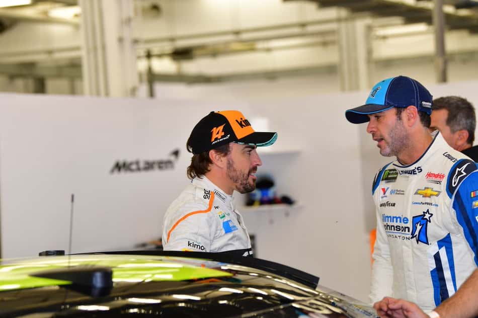 Fernando Alonso "muito impressionado" com pilotagem de Jimmie Johnson em um F-1