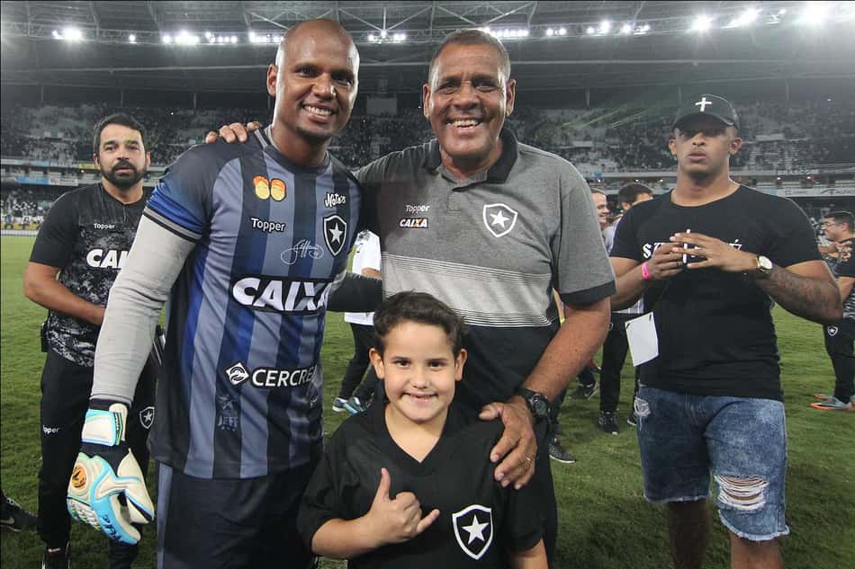Camisa especial feita para despedida do goleiro Jefferson será colocada à venda