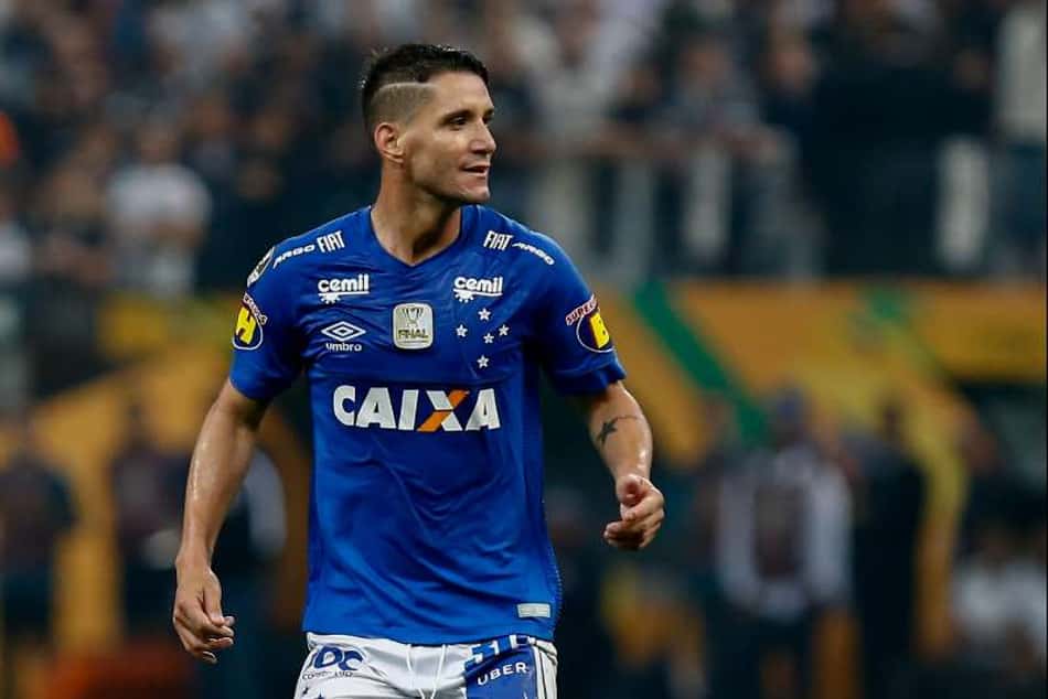 Para manter sobriedade financeira, Grêmio é cauteloso sobre Thiago Neves