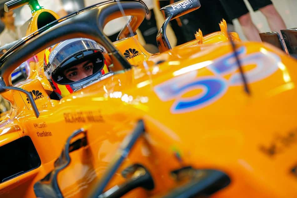 Carlos Sainz faz sua primeira aparição com a McLaren
