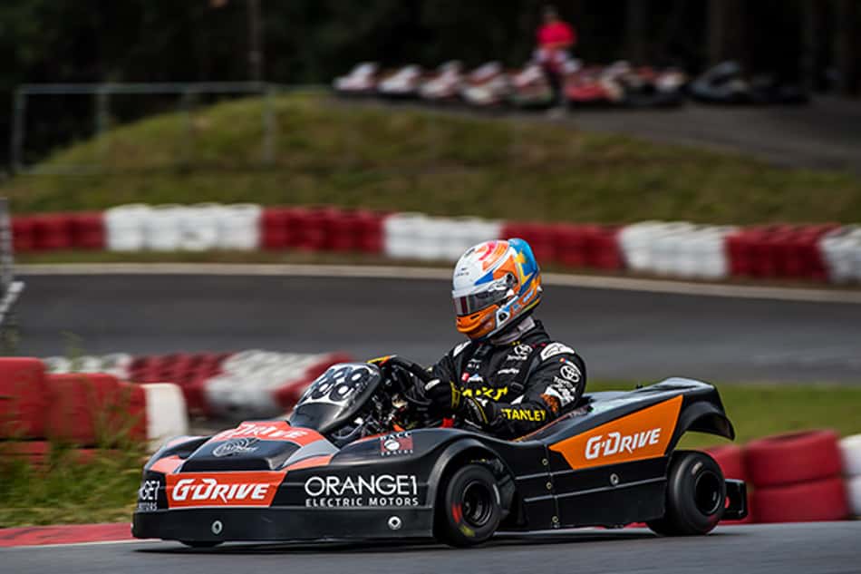 Equipe de estrelas da F1, Nascar, Truck e WEC lidera primeiro dia de treinos das 500 Milhas de Kart