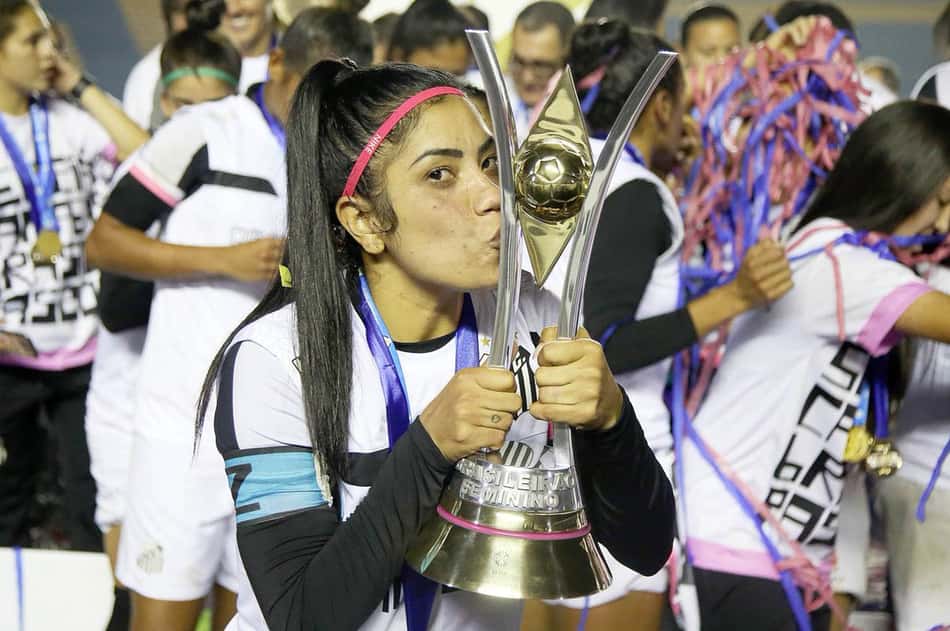 Maurine, ex-Seleção, fala de sua carreira e da ida ao futebol português
