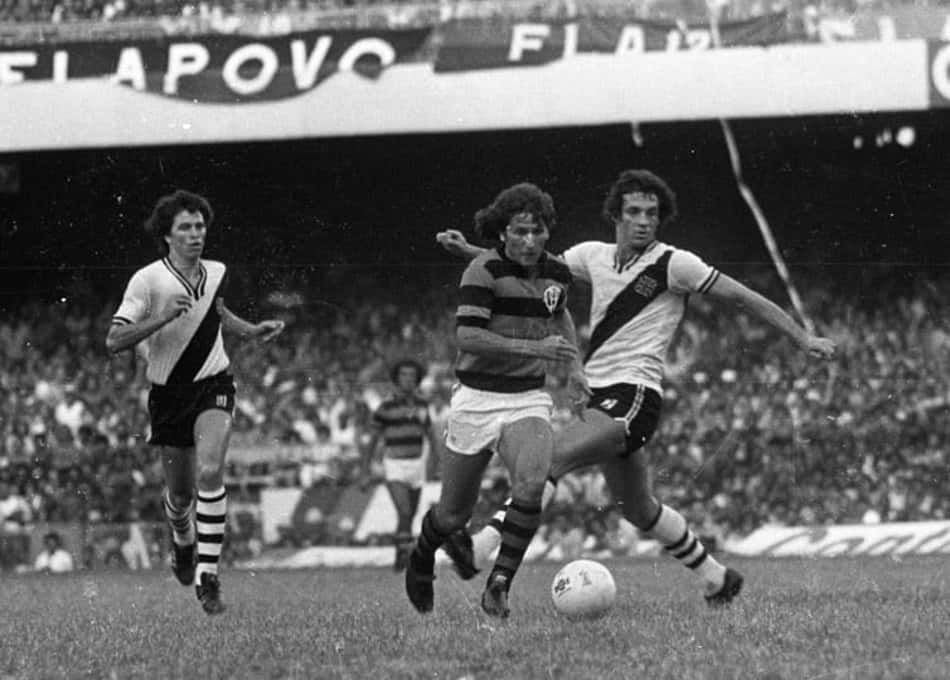 Camisa especial celebra 50 anos da estreia de Zico pelo Flamengo