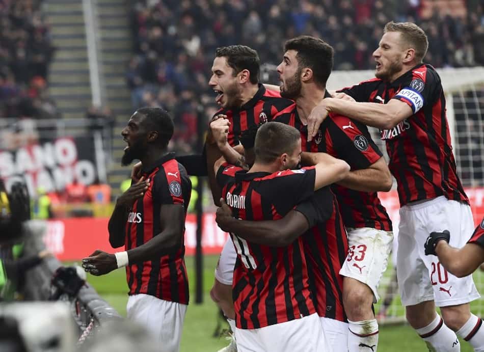 VAR ajuda, Milan vence Parma de virada e visa entrar no G4 do Italiano
