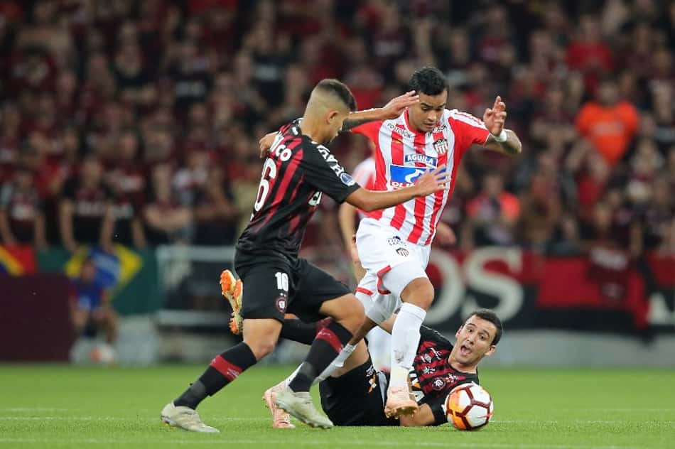 Goleiro do Barranquilla lamenta as chances desperdiçadas na Arena da Baixada