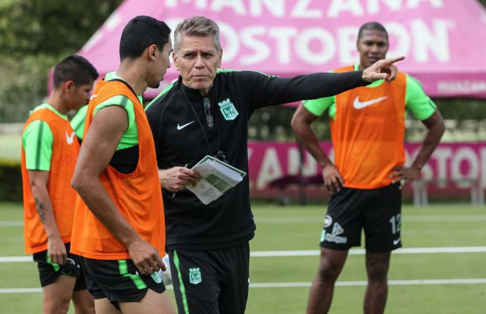 Paulo Autuori leva tombo após atacante do Nacional perder um gol incrível; Confira