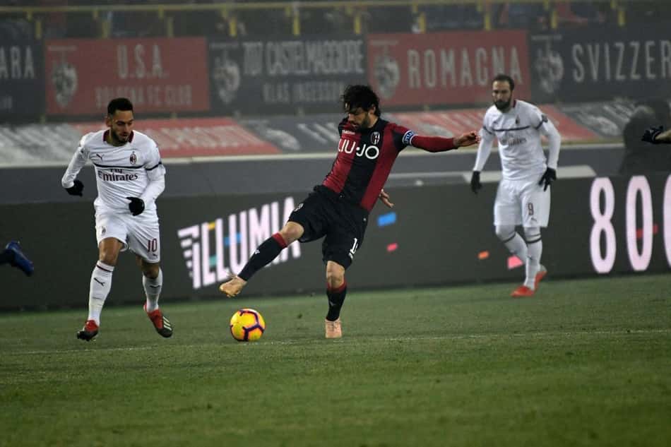 Milan empata sem gols com Bologna e perde chance de encostar na Inter