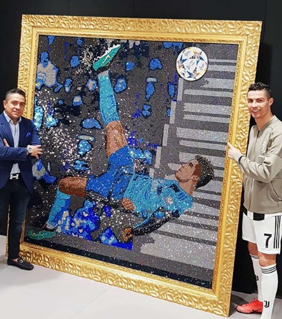 Artista colombiano faz quadro com bicicleta de Cristiano Ronaldo