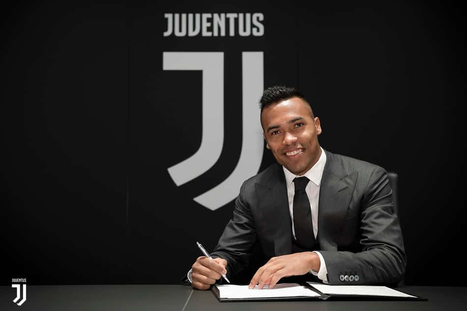 Juventus oficializa renovação de contrato com Alex Sandro