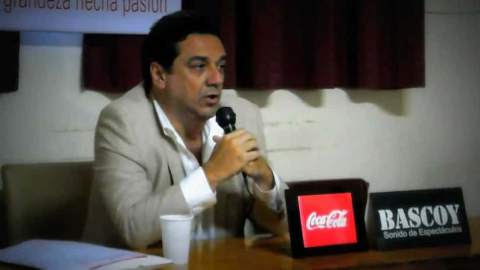 Huracán mostra indignação com saída de Gustavo Alfaro