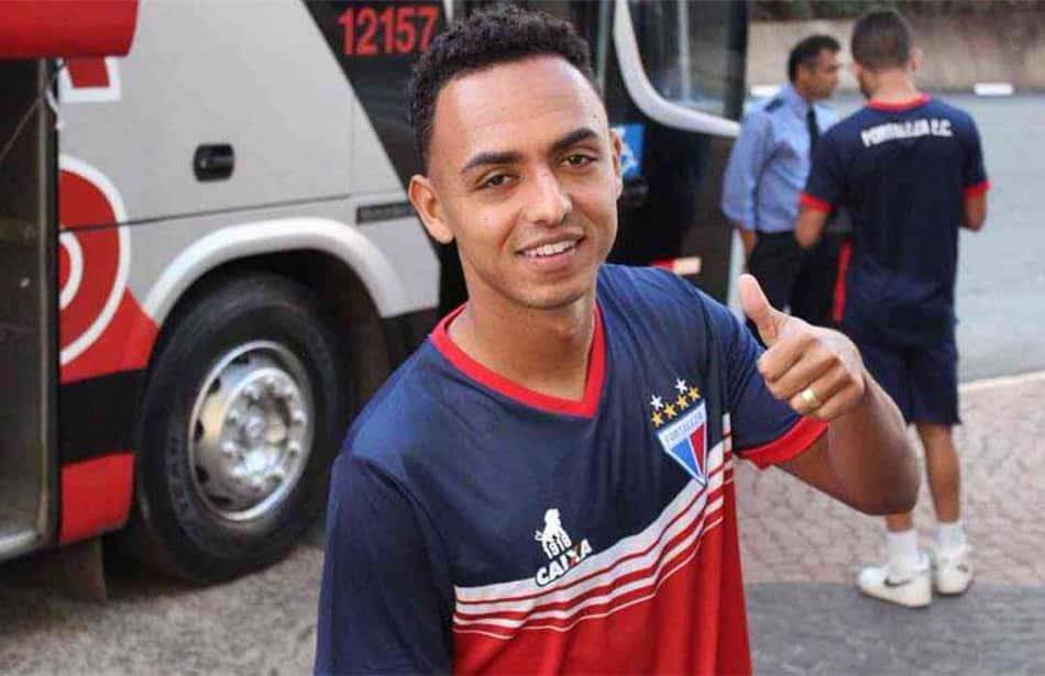 Futebol dos Emirados Árabes acerta empréstimo do meia Dodô
