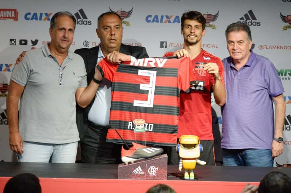 Luiz Gomes: 'Flamengo e Palmeiras em comportamento antagônico'