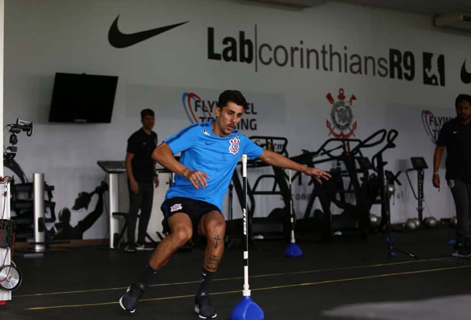Avelar elogia Carille no Corinthians e diz: 'Vejo todos os atletas motivados'
