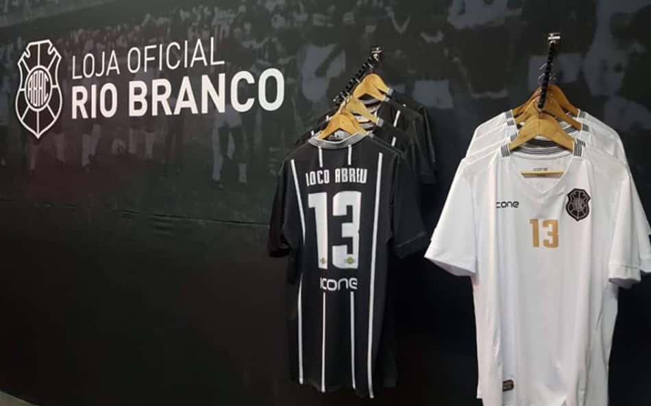 Loco Abreu no Rio Branco - Camisas na loja do Rio Branco