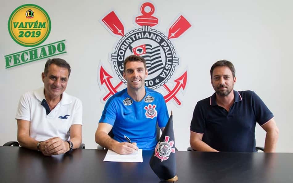 Corinthians anuncia a contratação de Mauro Boselli por dois anos