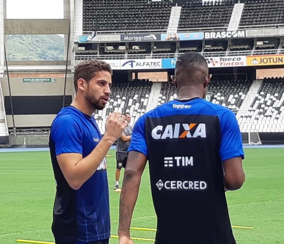Gabriel treina pela primeira vez com o grupo do Botafogo