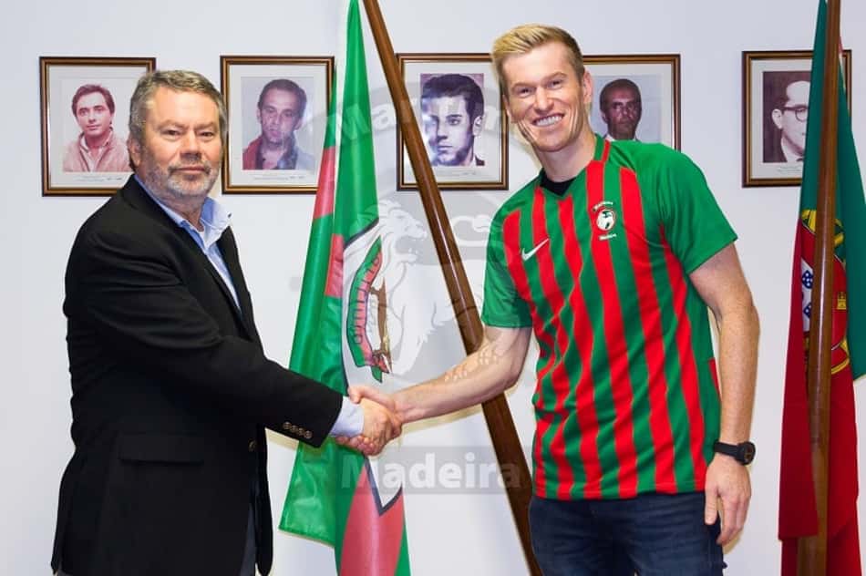Douglas Grolli é apresentando como novo reforço do Marítimo