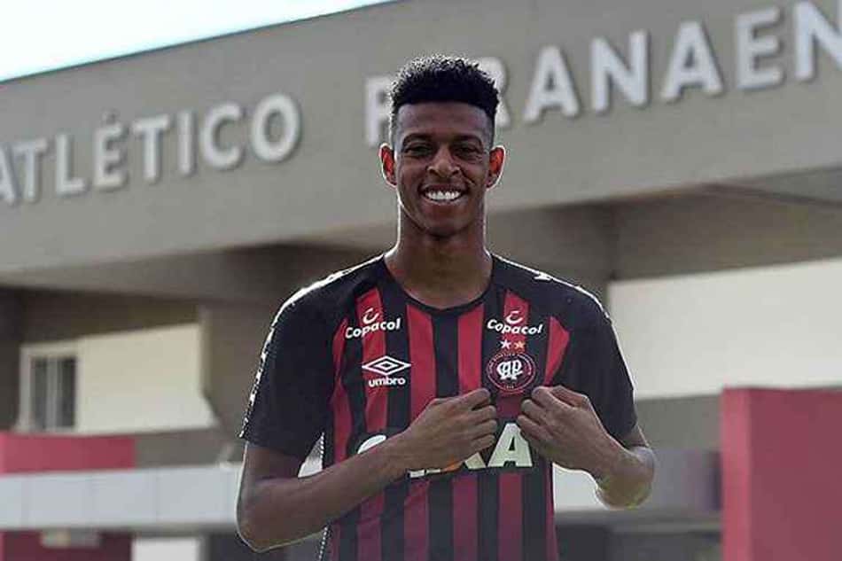 Robson Bambu aposta na Arena da Baixada para reverter a vantagem do Grêmio