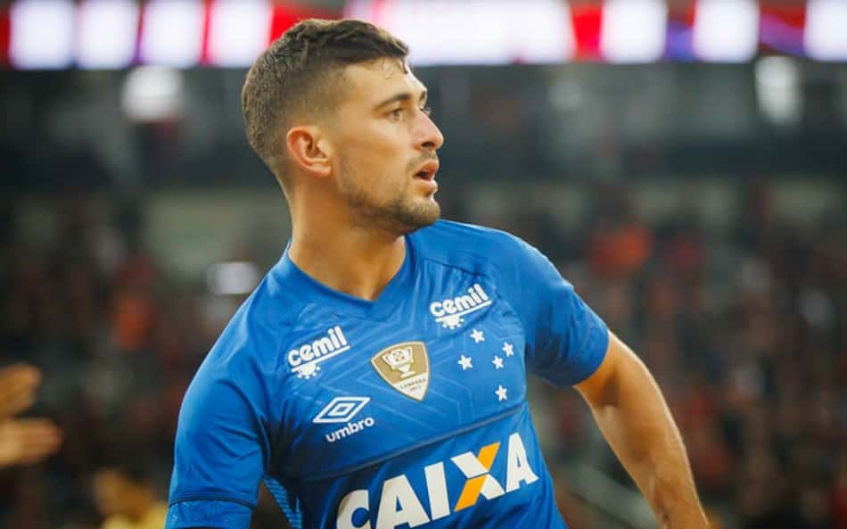Perigo de Série C: Cruzeiro precisa quitar dívidas na FIFA para evitar novo rebaixamento do clube
