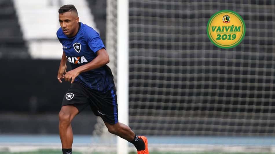 Ponte Preta envia oferta e Botafogo estuda empréstimo de Arnaldo