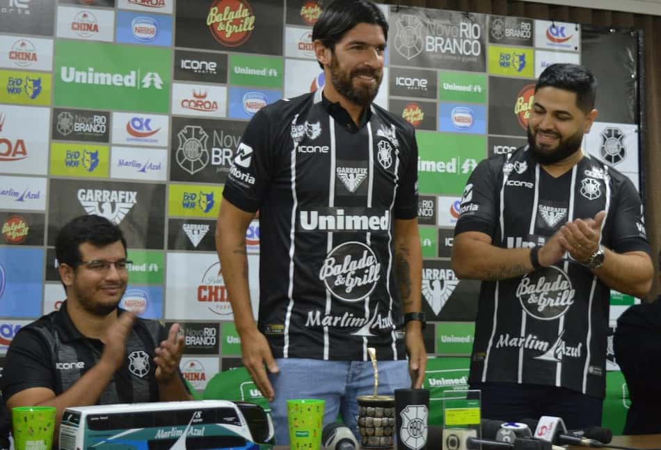 Loco Abreu: 'Quero ajudar a elevar o Rio Branco e o futebol capixaba'