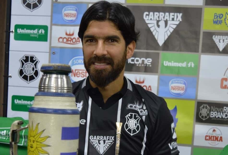 Loco Abreu, ao L!: 'História não entra em campo. Tenho de corresponder no Rio Branco'