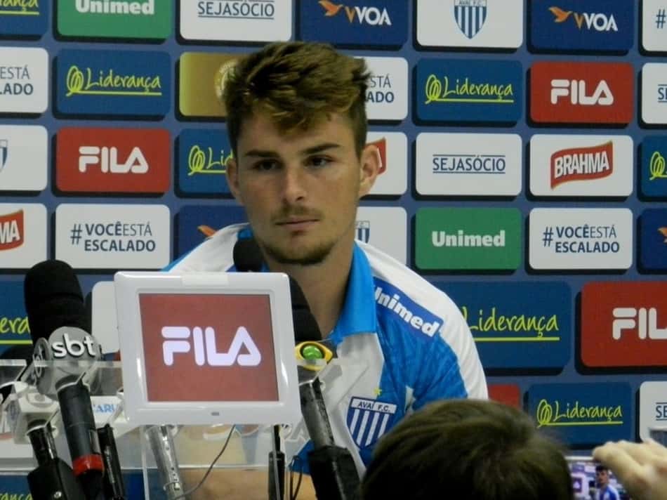Náutico aguarda imbróglio burocrático para anunciar lateral