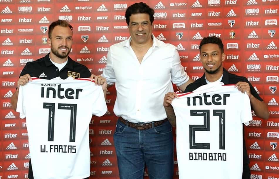 Willian e Biro Biro vestem camisa e exaltam projeto do São Paulo