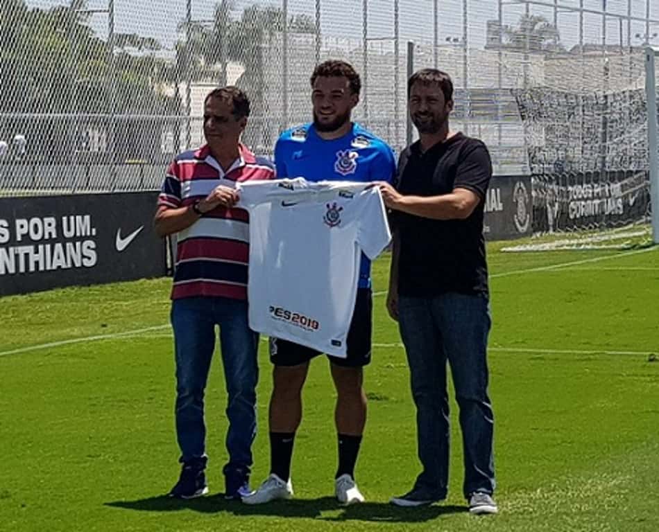 André Luis é apresentado no Corinthians