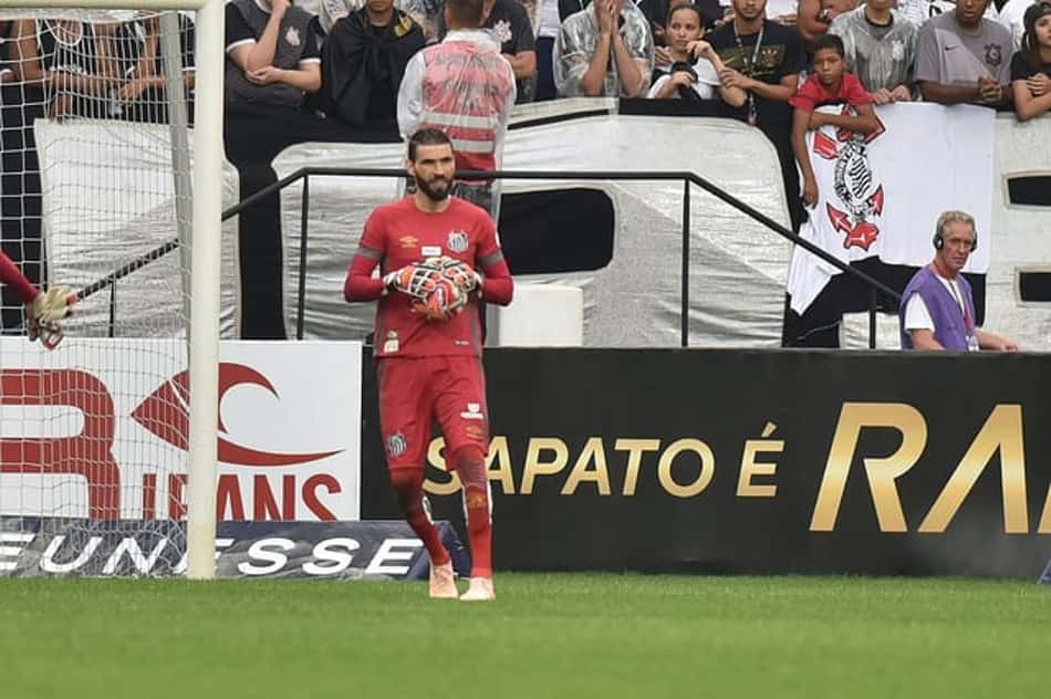 Corinthians e Santos empataram em 1 a 1 na Arena do Timão neste domingo, no primeiro jogo das equipes no ano. Os grandes destaques da equipe santista foram o goleiro Vanderlei, que fez um milagre e outras boas defesas, e o técnico Jorge Sampaoli, que em sua estreia, já mostrou que mudou o estilo de jogo da equipe santista. Confira as notas do LANCE! (por Ana Canhedo) 