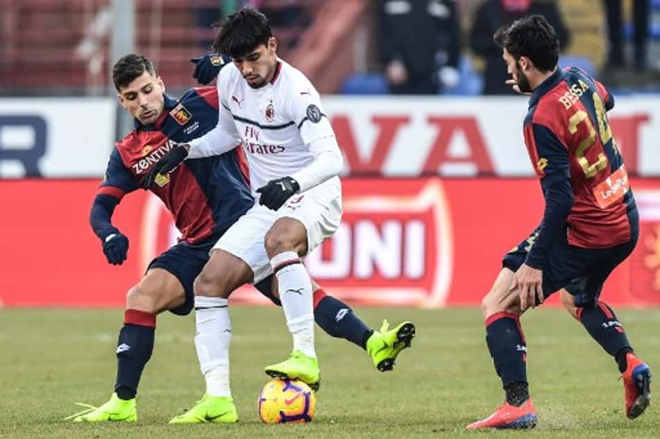 Milan vence Genoa fora de casa em jogo marcado por expulsões