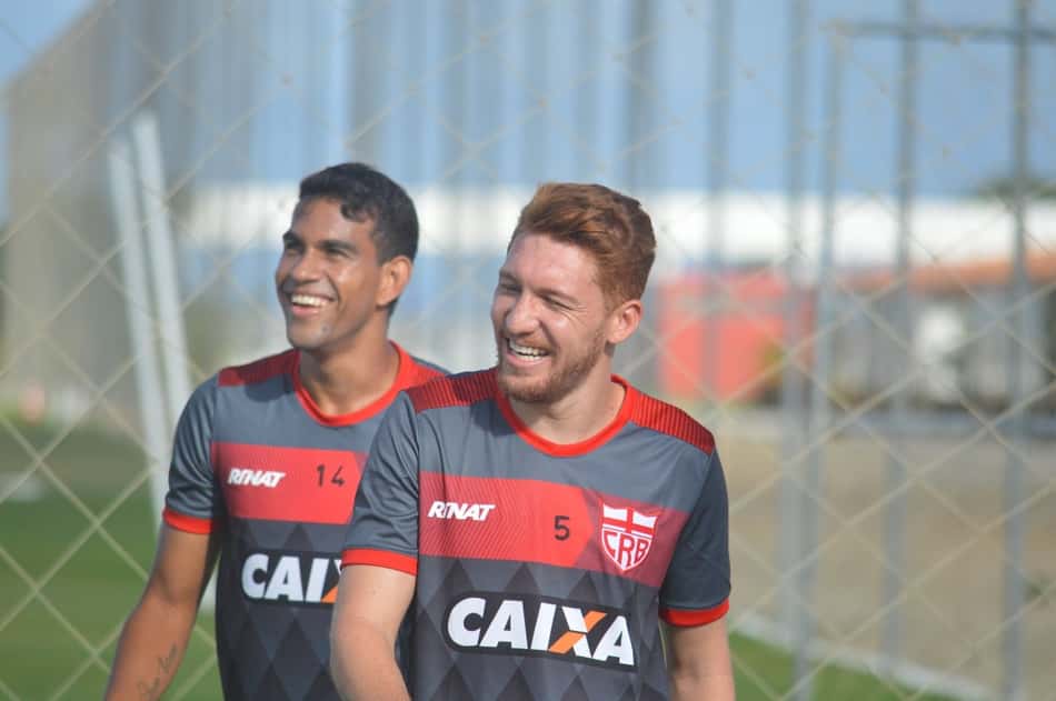 Recém-operado, Ferrugem inicia fisioterapia e espera estar de volta aos gramados em breve