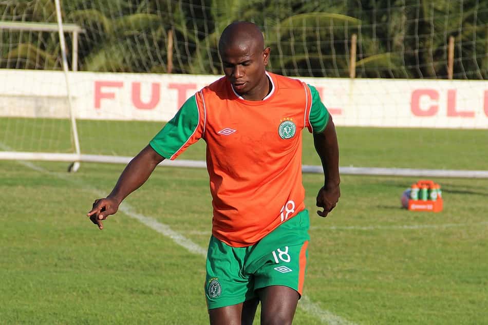 Chapecoense anuncia a contratação do volante Augusto Cesar